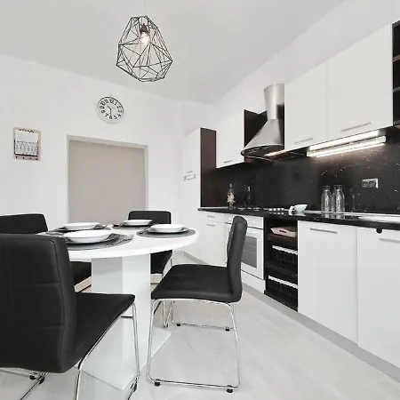 Simplistic In With Private Swimming Pool Apartment Zadar