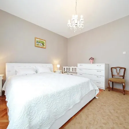 Simplistic In With Private Swimming Pool Zadar