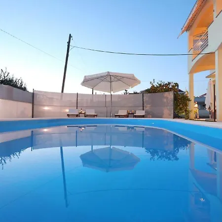 Simplistic In With Private Swimming Pool *