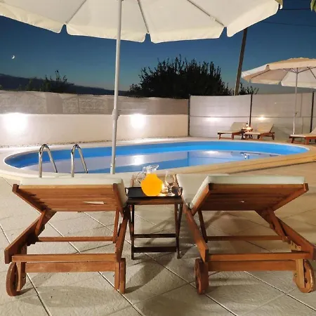 Simplistic In With Private Swimming Pool *